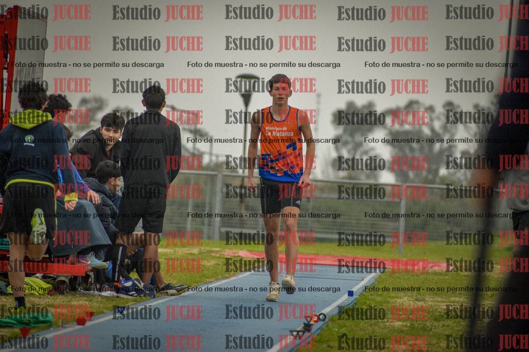 Fotos del salto en largo de varones - U18