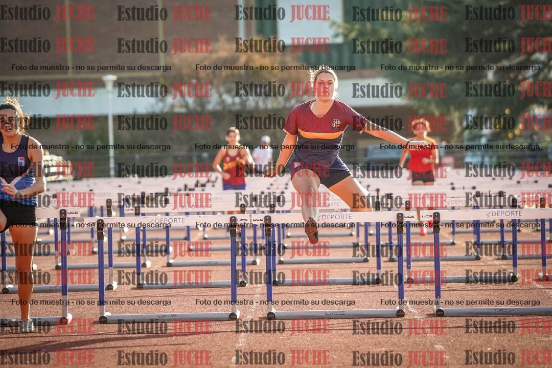 Fotos de los 100 m con vallas de mujeres - hepta 1