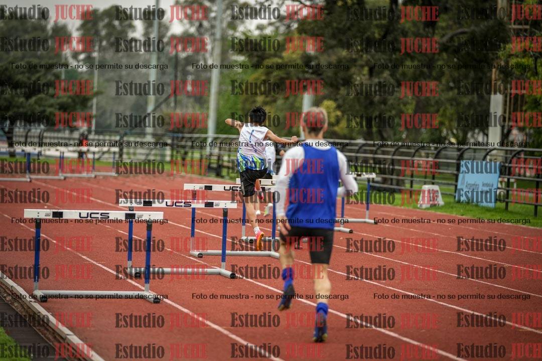Fotos de los 295 m con vallas de varones - U16