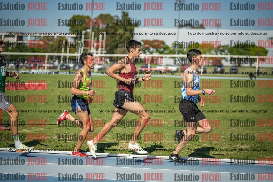 Fotos de los 5000 m de mujeres y varones - serie 1