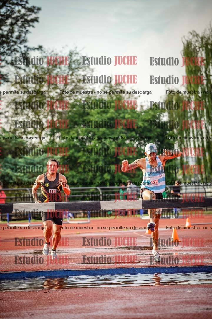 Fotos de los 3000 m con obstáculos de varones