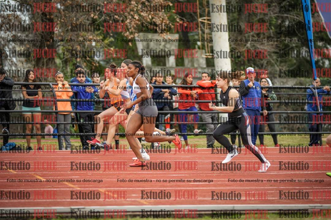 Fotos de los 100 m con vallas de mujeres