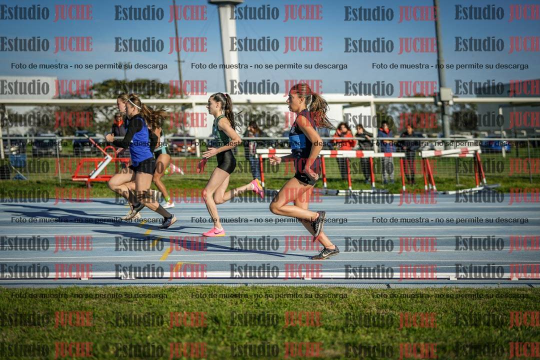Fotos de los 100 m con vallas de mujeres - U17