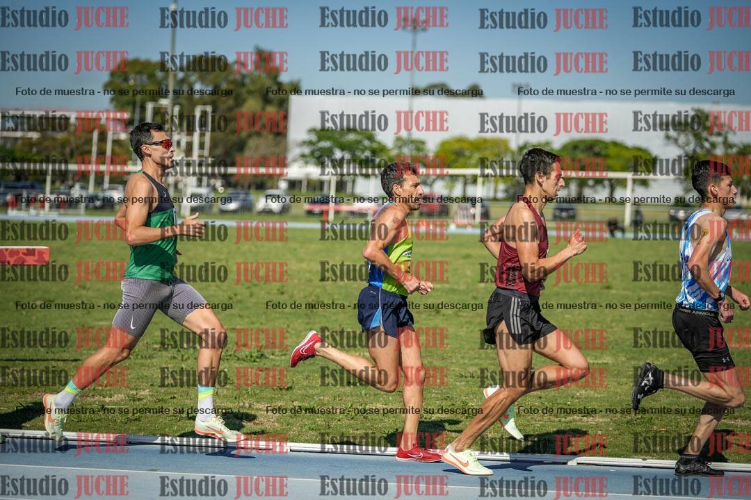 Fotos de los 5000 m de mujeres y varones - serie 1