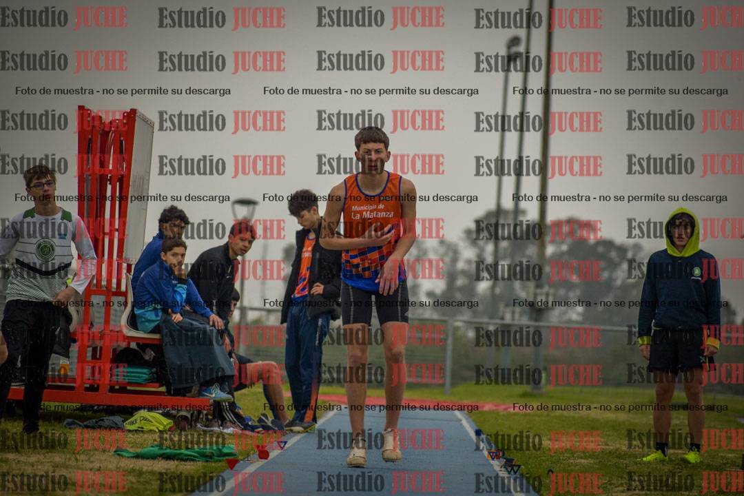 Fotos del salto en largo de varones - U18