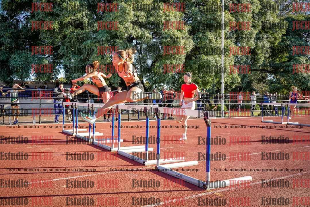 Fotos de los 100 m con vallas de mujeres