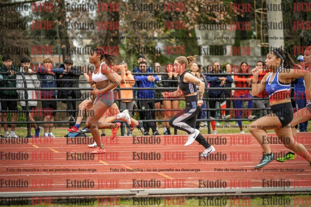 Fotos de los 100 m con vallas de mujeres