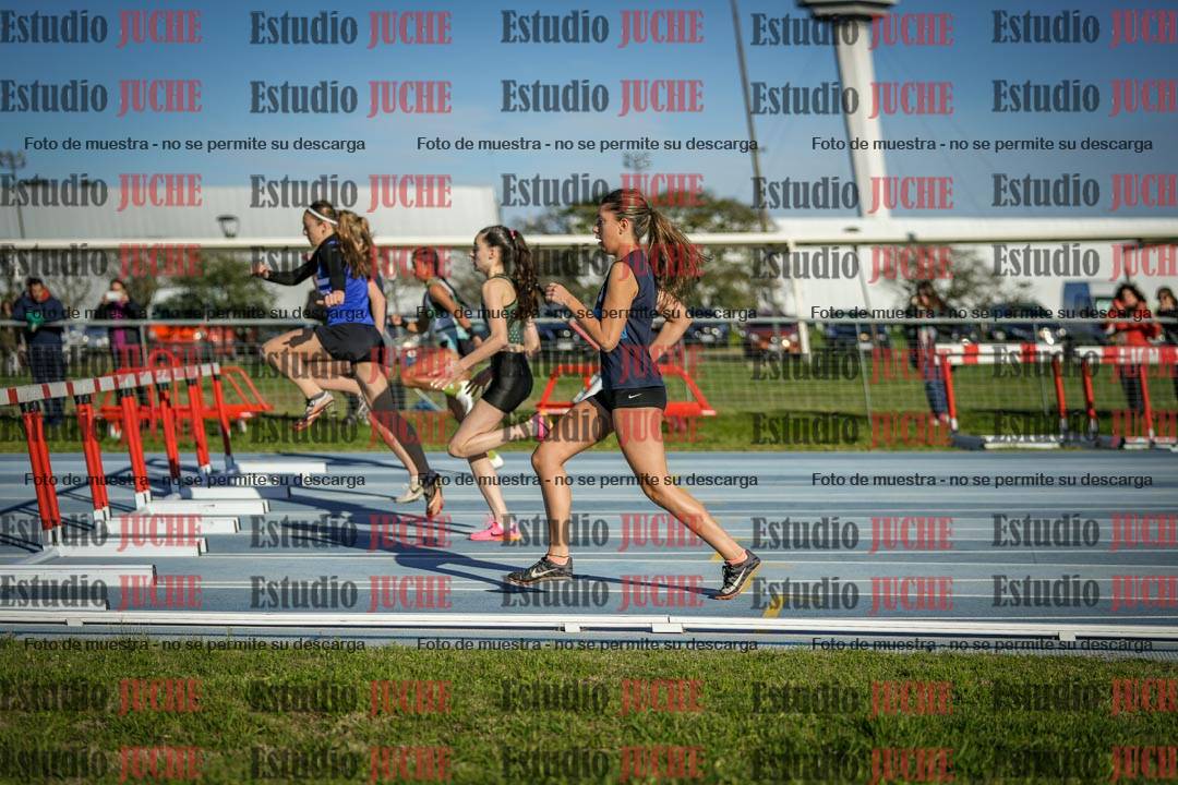 Fotos de los 100 m con vallas de mujeres - U17