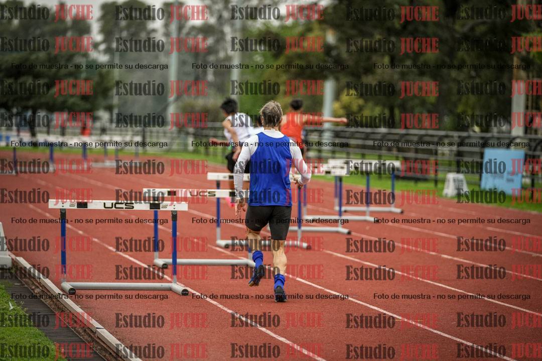 Fotos de los 295 m con vallas de varones - U16