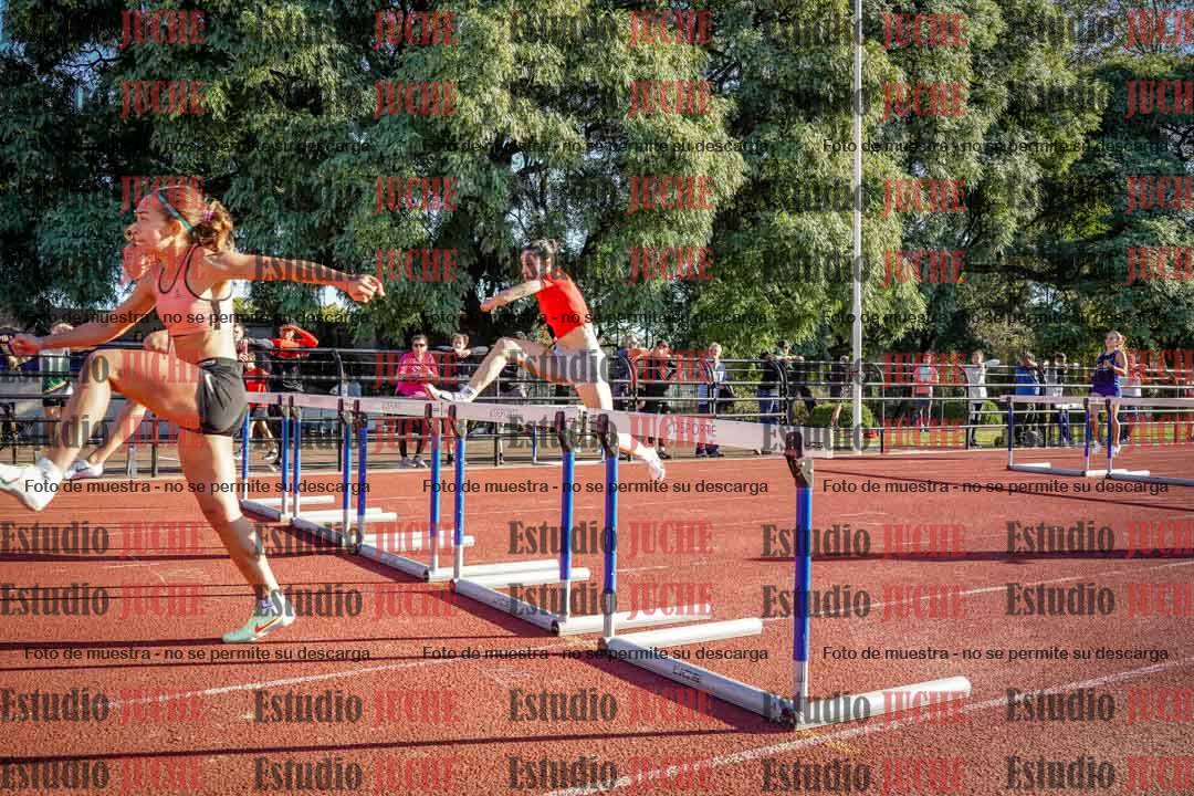 Fotos de los 100 m con vallas de mujeres