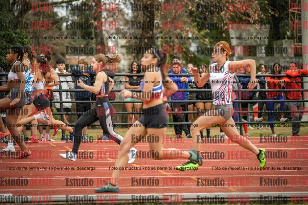 Fotos de los 100 m con vallas de mujeres
