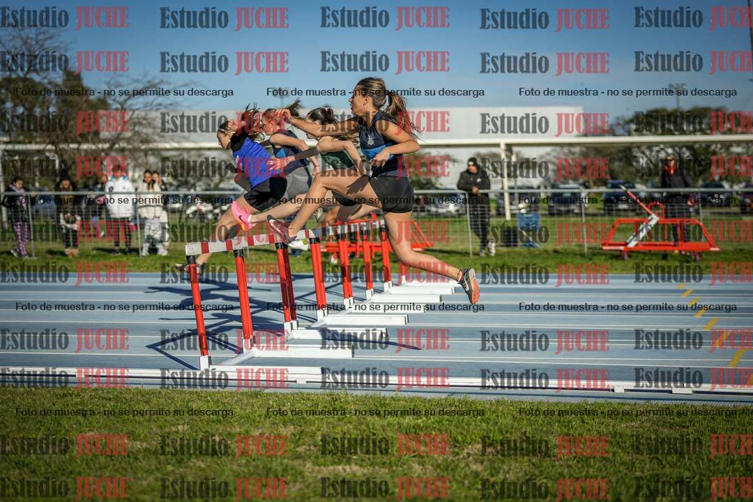 Fotos de los 100 m con vallas de mujeres - U17