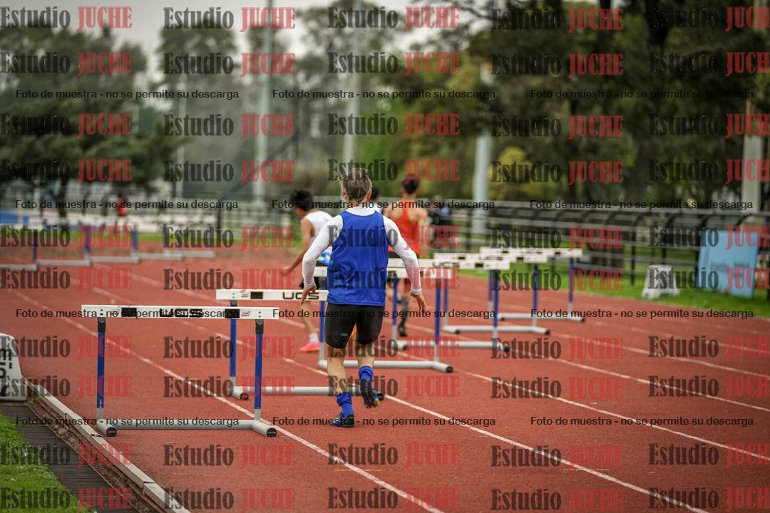 Fotos de los 295 m con vallas de varones - U16