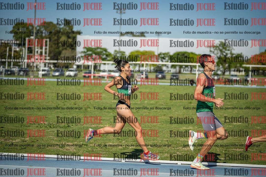Fotos de los 5000 m de mujeres y varones - serie 1