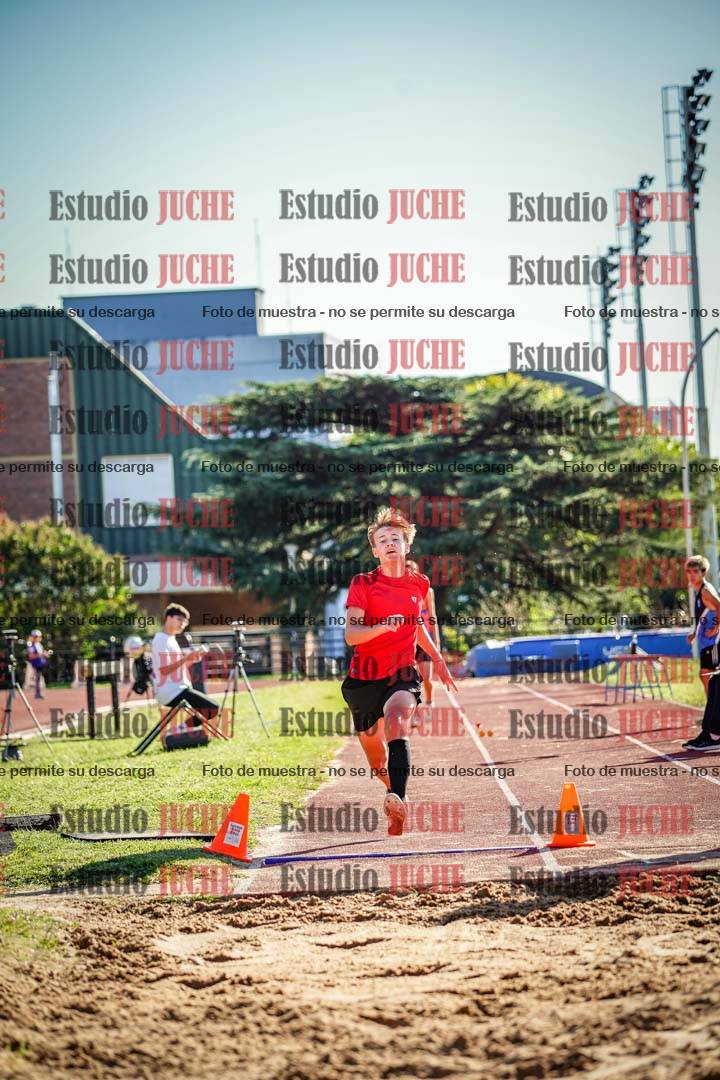 Fotos del salto en largo de varones - U16