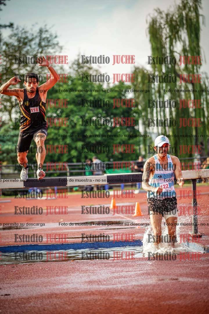 Fotos de los 3000 m con obstáculos de varones