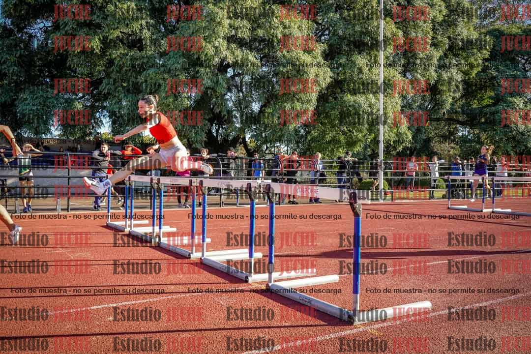 Fotos de los 100 m con vallas de mujeres