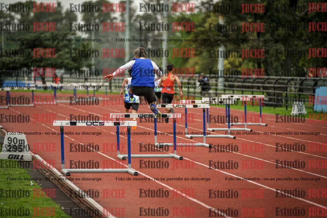 Fotos de los 295 m con vallas de varones - U16