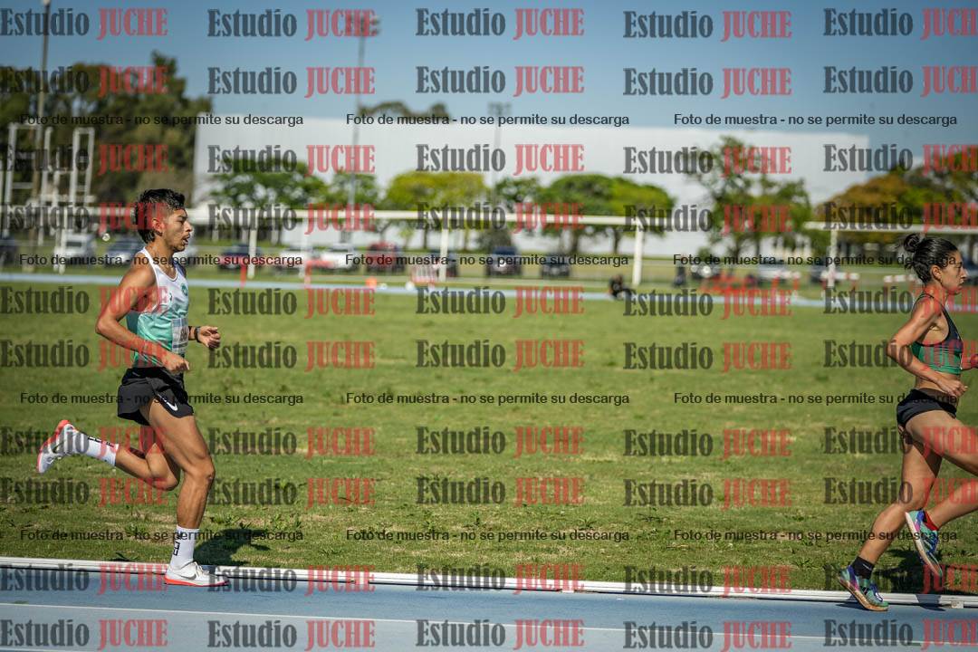 Fotos de los 5000 m de mujeres y varones - serie 1