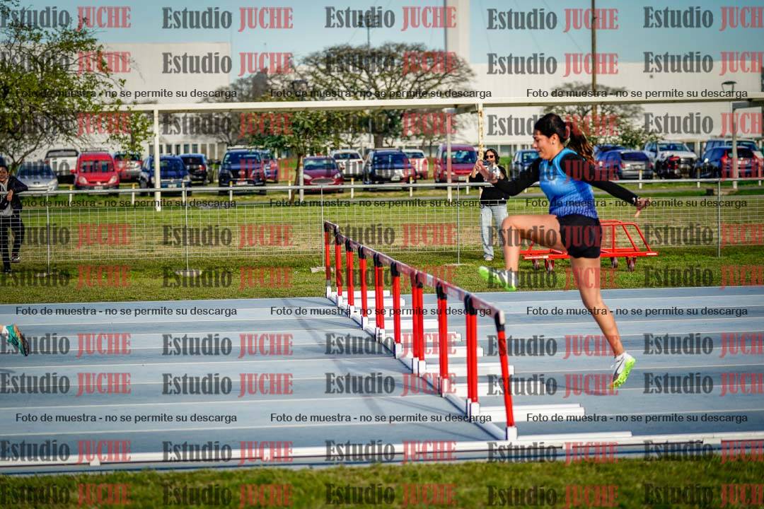 Fotos de los 100 m con vallas de mujeres