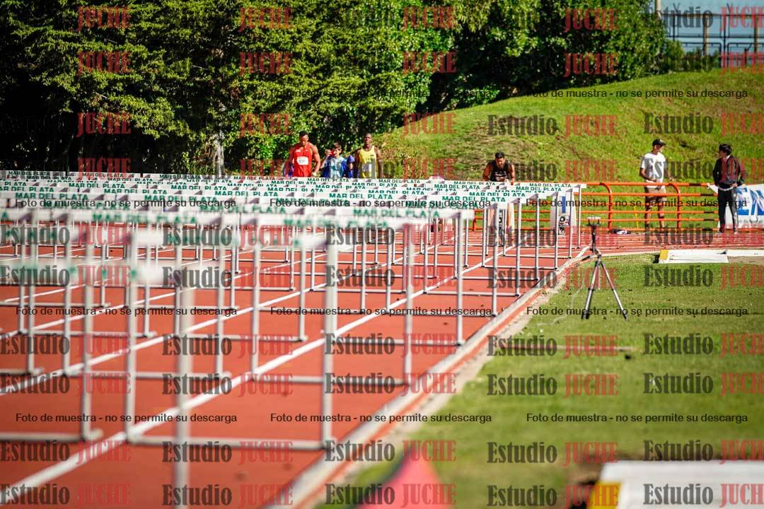 Fotos de los 100 m con vallas de varones - deca 6