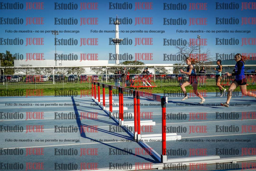 Fotos de los 100 m con vallas de mujeres - U17