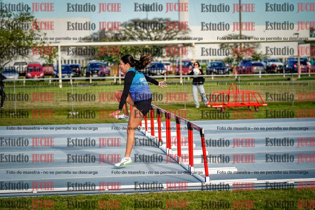 Fotos de los 100 m con vallas de mujeres