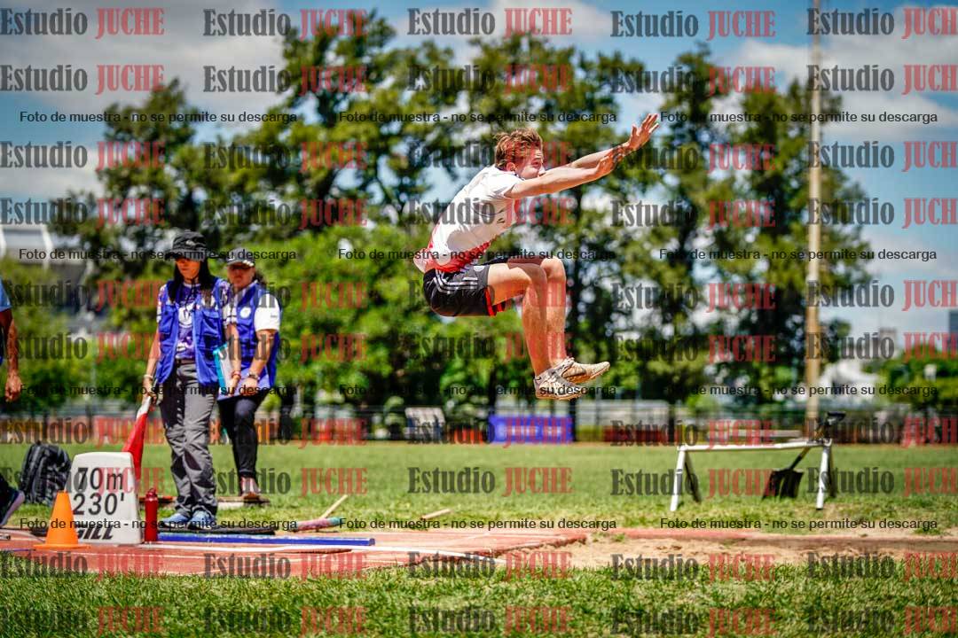 Fotos del salto en largo de varones