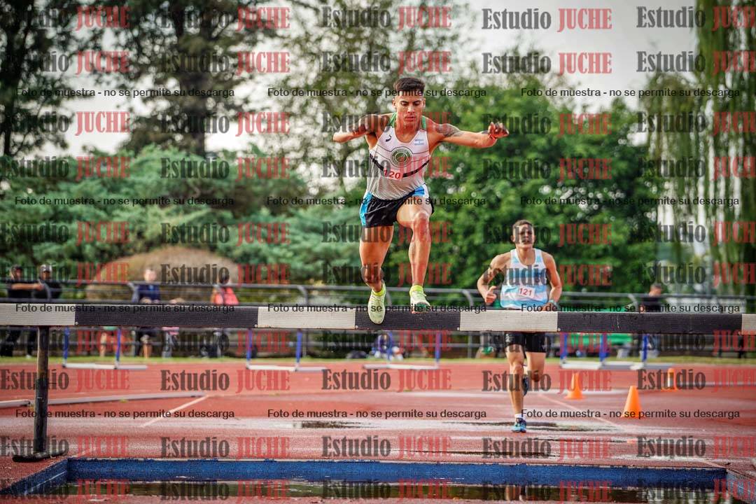 Fotos de los 3000 m con obstáculos de varones