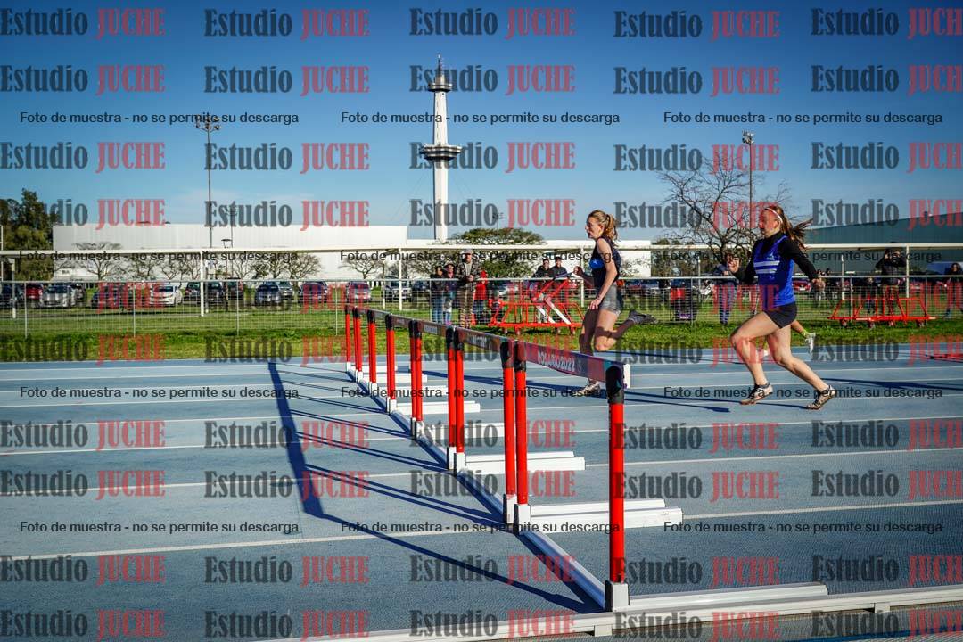 Fotos de los 100 m con vallas de mujeres - U17