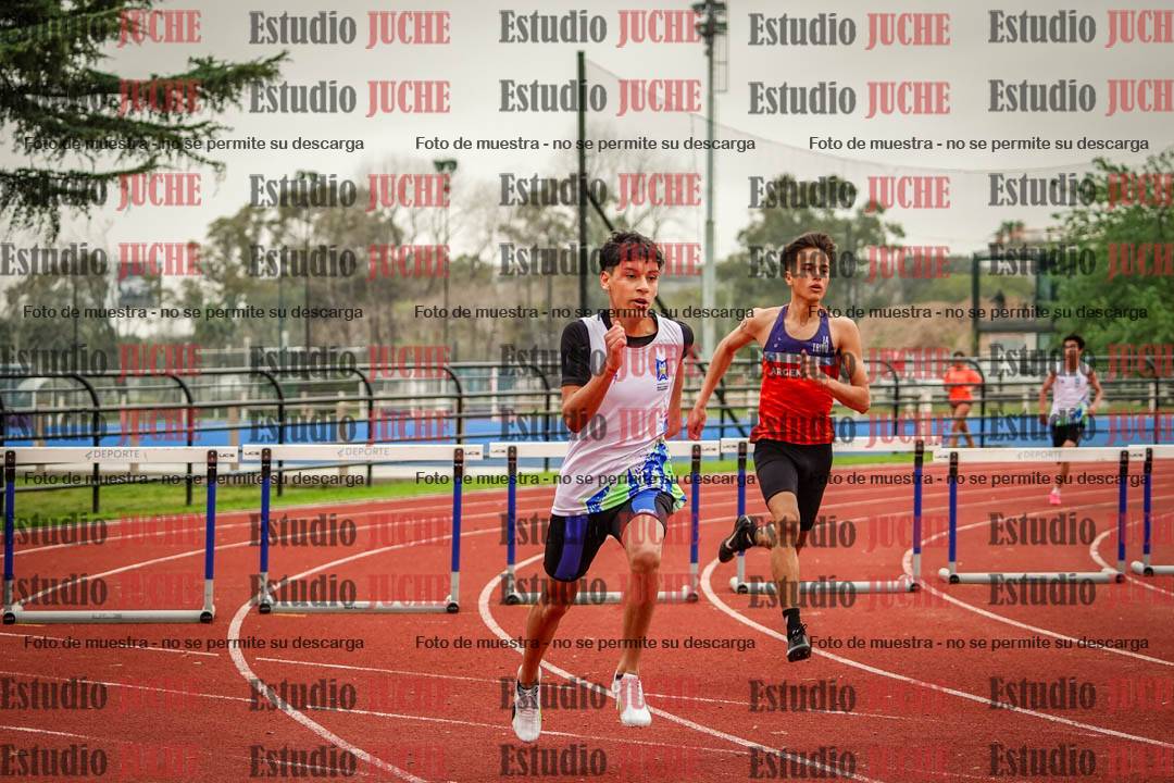 Fotos de los 295 m con vallas de varones - U16