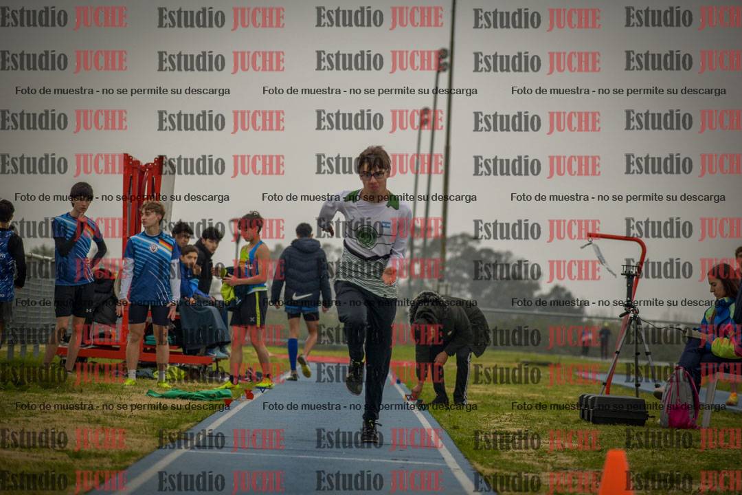 Fotos del salto en largo de varones - U18