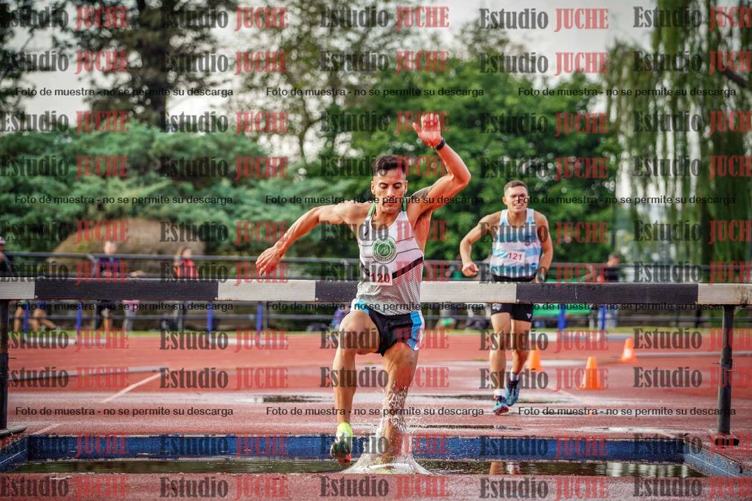 Fotos de los 3000 m con obstáculos de varones
