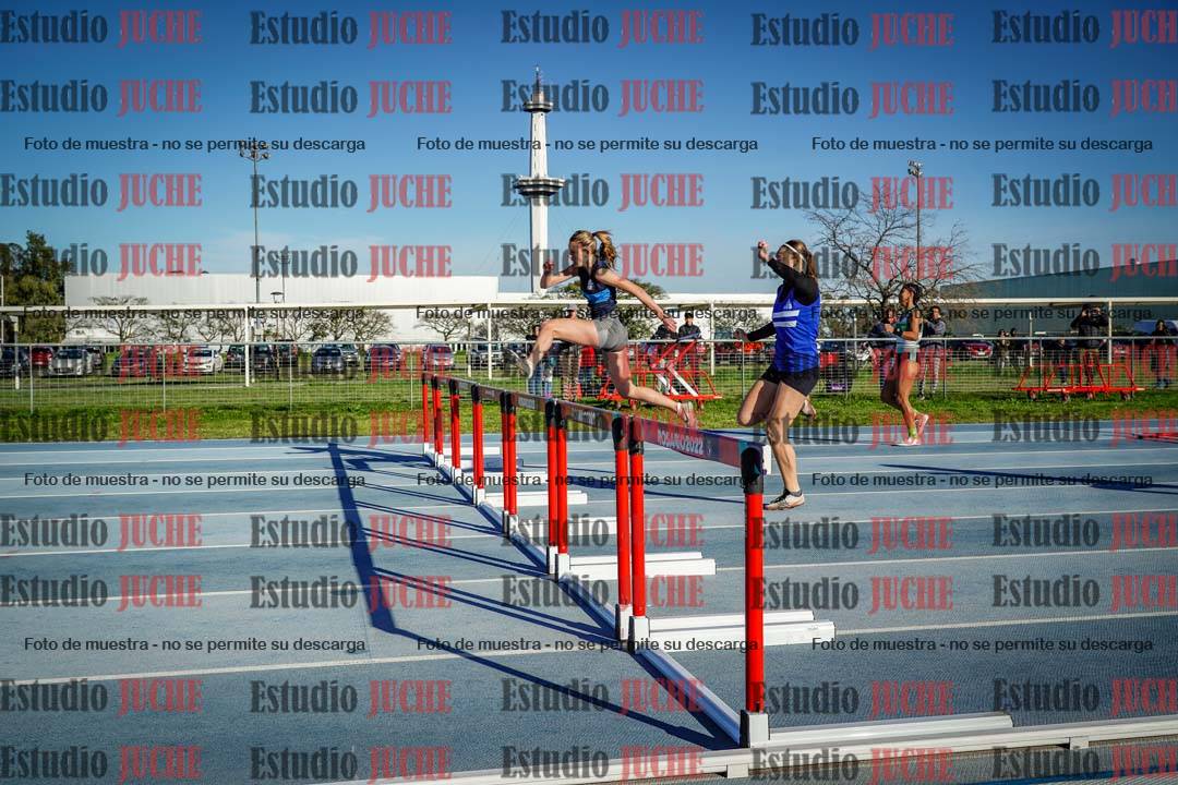 Fotos de los 100 m con vallas de mujeres - U17