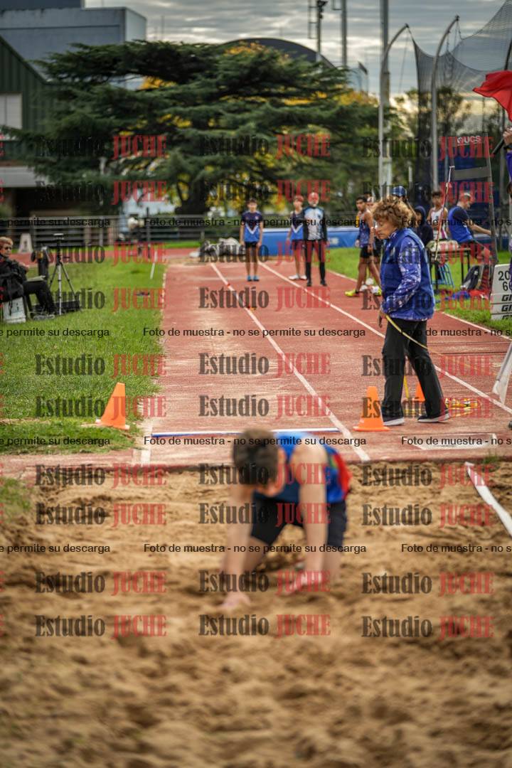 Fotos del salto en largo - varones mayores
