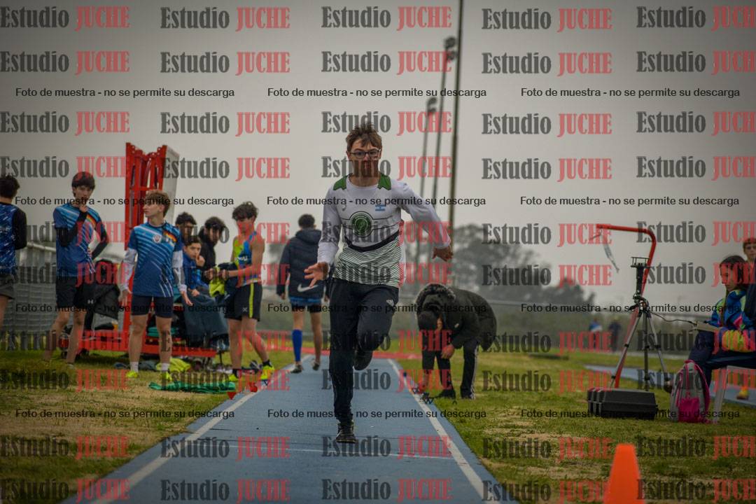 Fotos del salto en largo de varones - U18