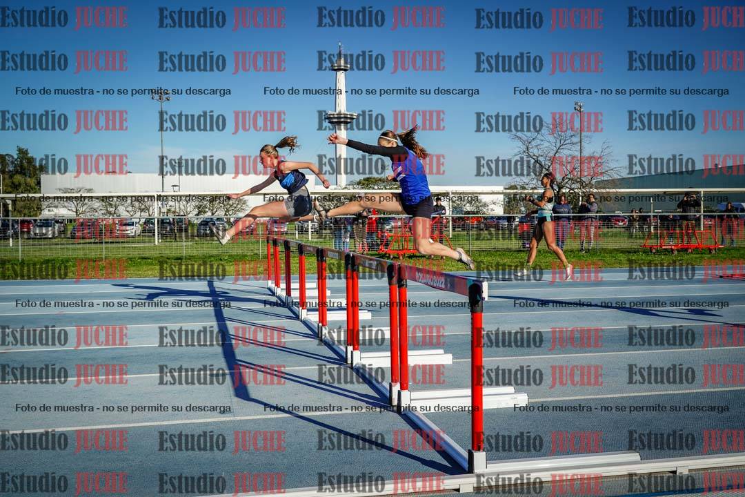 Fotos de los 100 m con vallas de mujeres - U17
