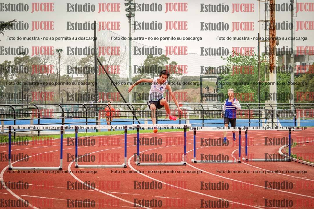 Fotos de los 295 m con vallas de varones - U16