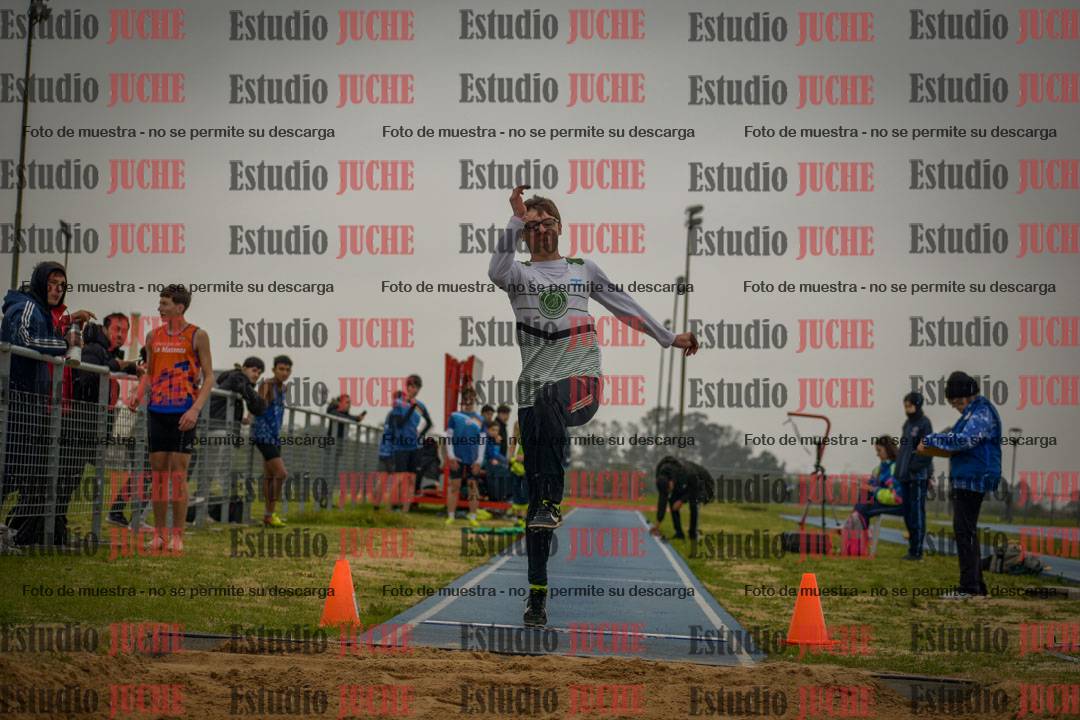 Fotos del salto en largo de varones - U18