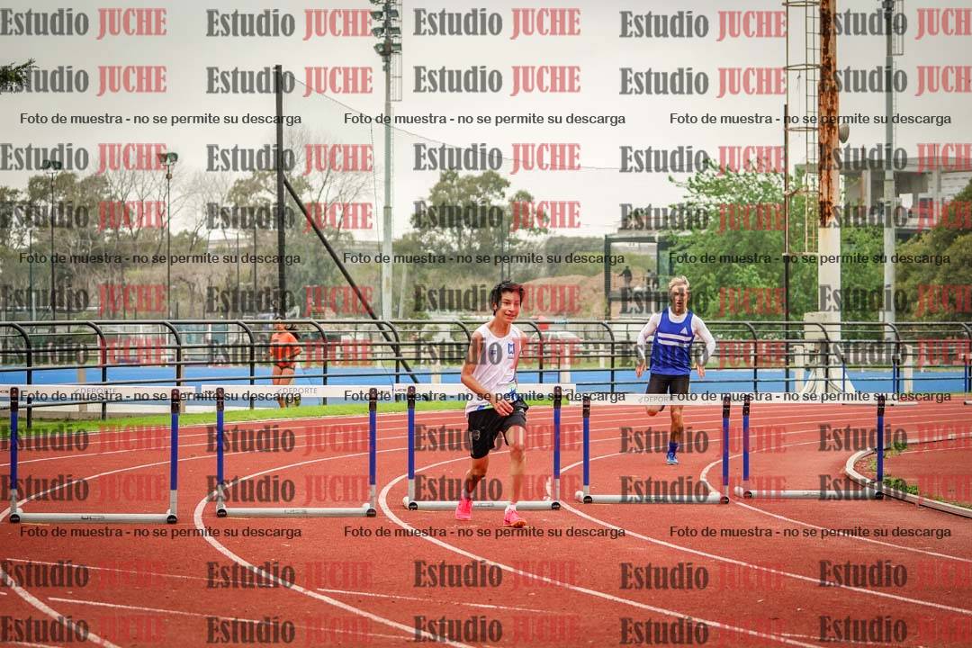 Fotos de los 295 m con vallas de varones - U16