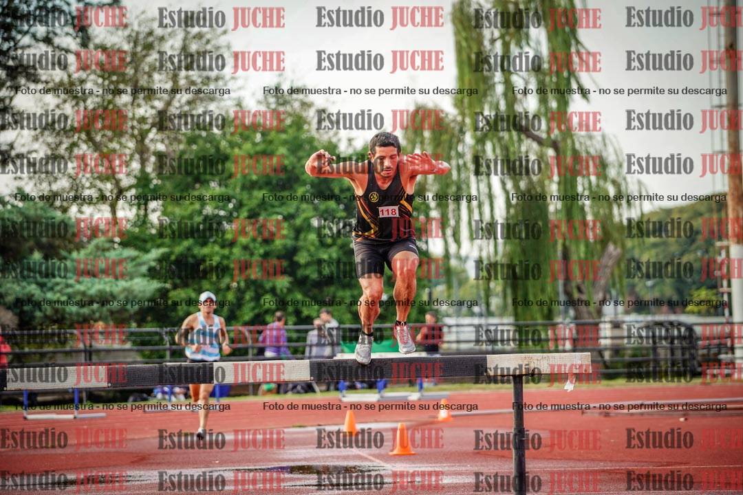 Fotos de los 3000 m con obstáculos de varones