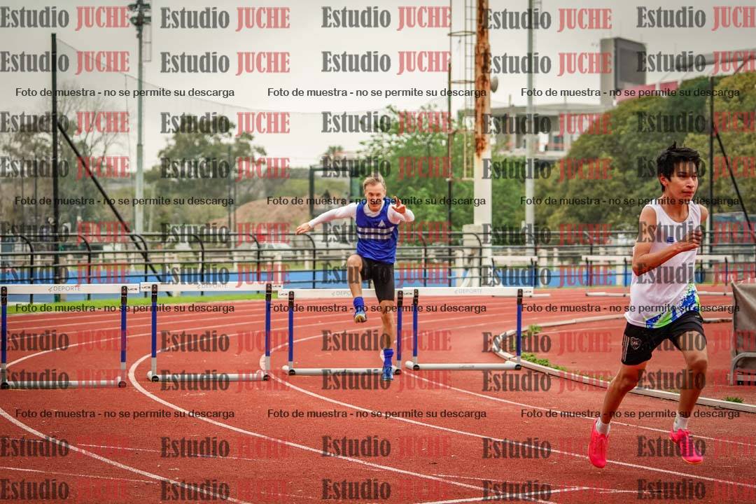 Fotos de los 295 m con vallas de varones - U16