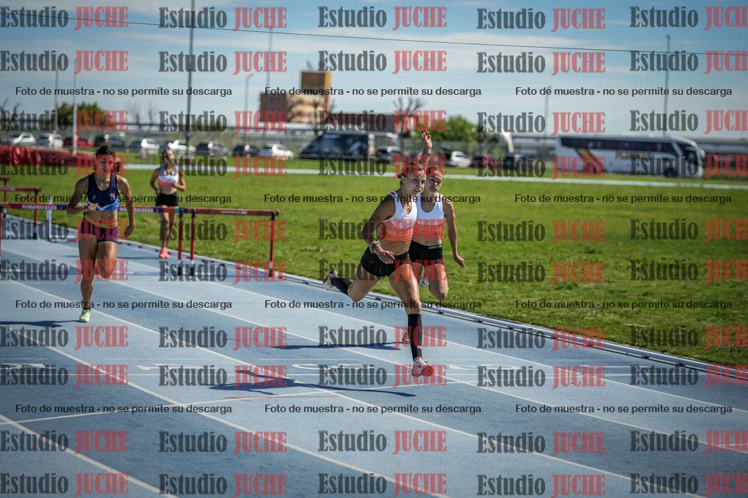 Fotos de los 100 m con vallas de mujeres