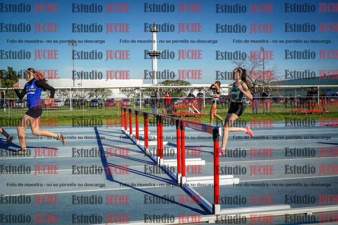 Fotos de los 100 m con vallas de mujeres - U17