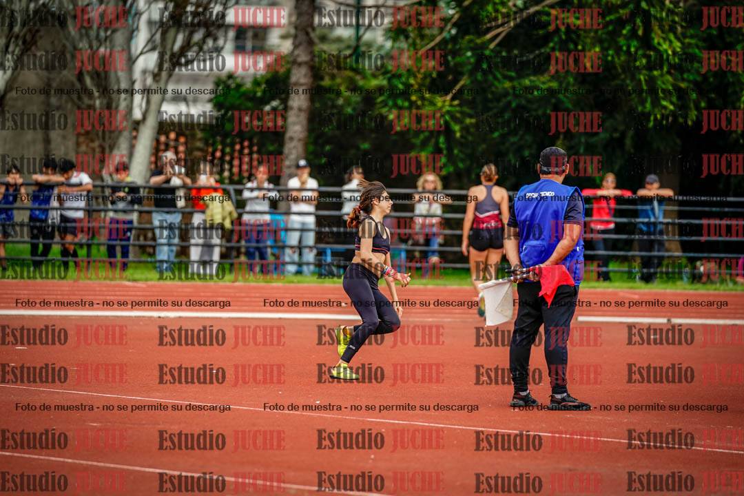 Fotos del salto en alto de mujeres