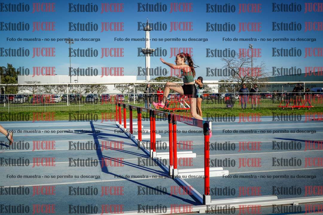 Fotos de los 100 m con vallas de mujeres - U17