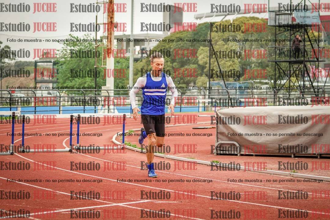 Fotos de los 295 m con vallas de varones - U16