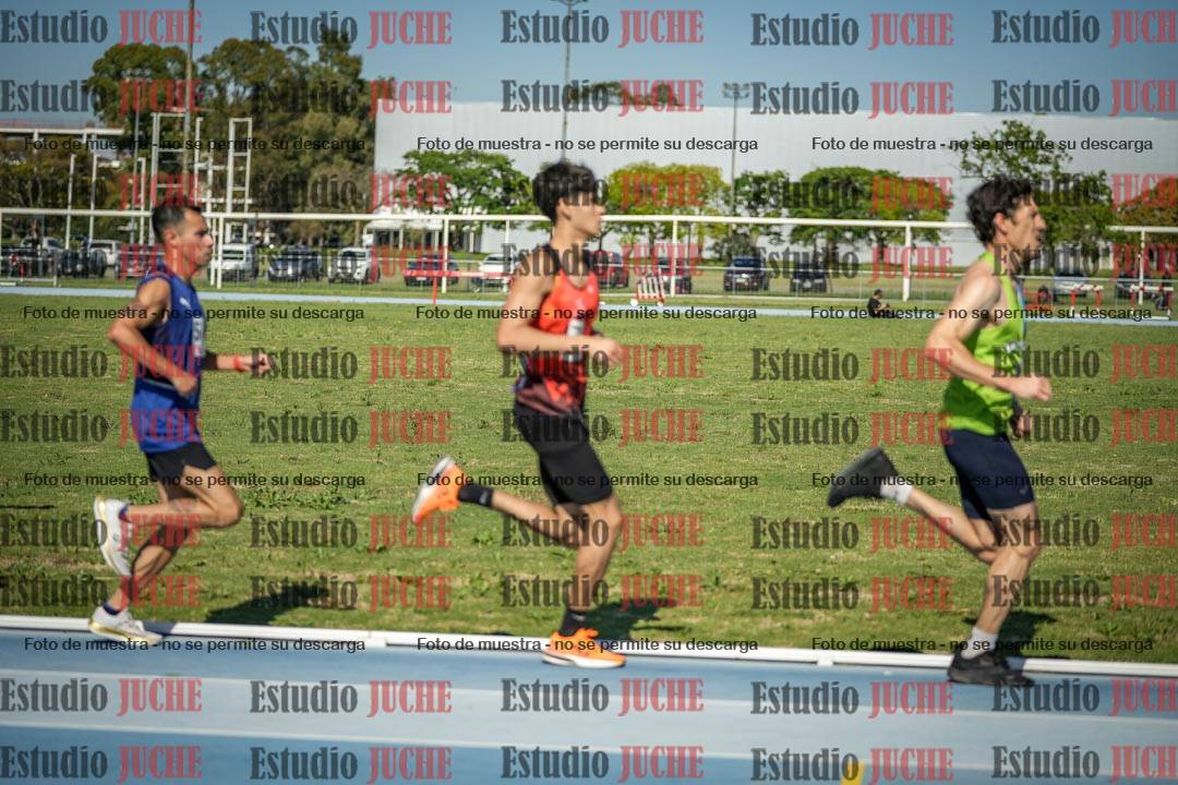 Fotos de los 5000 m de mujeres y varones - serie 1
