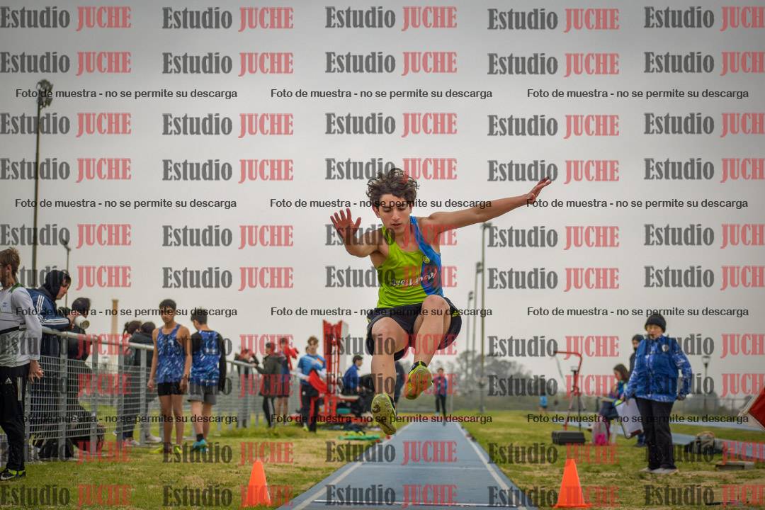 Fotos del salto en largo de varones - U18