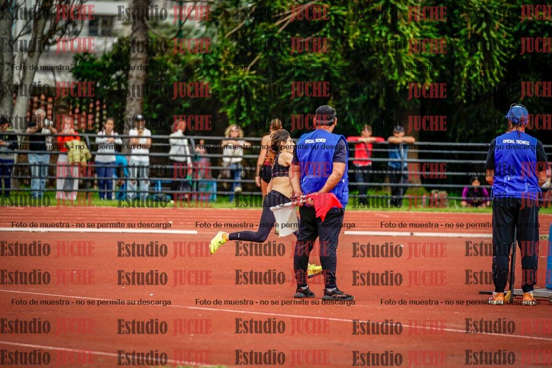 Fotos del salto en alto de mujeres